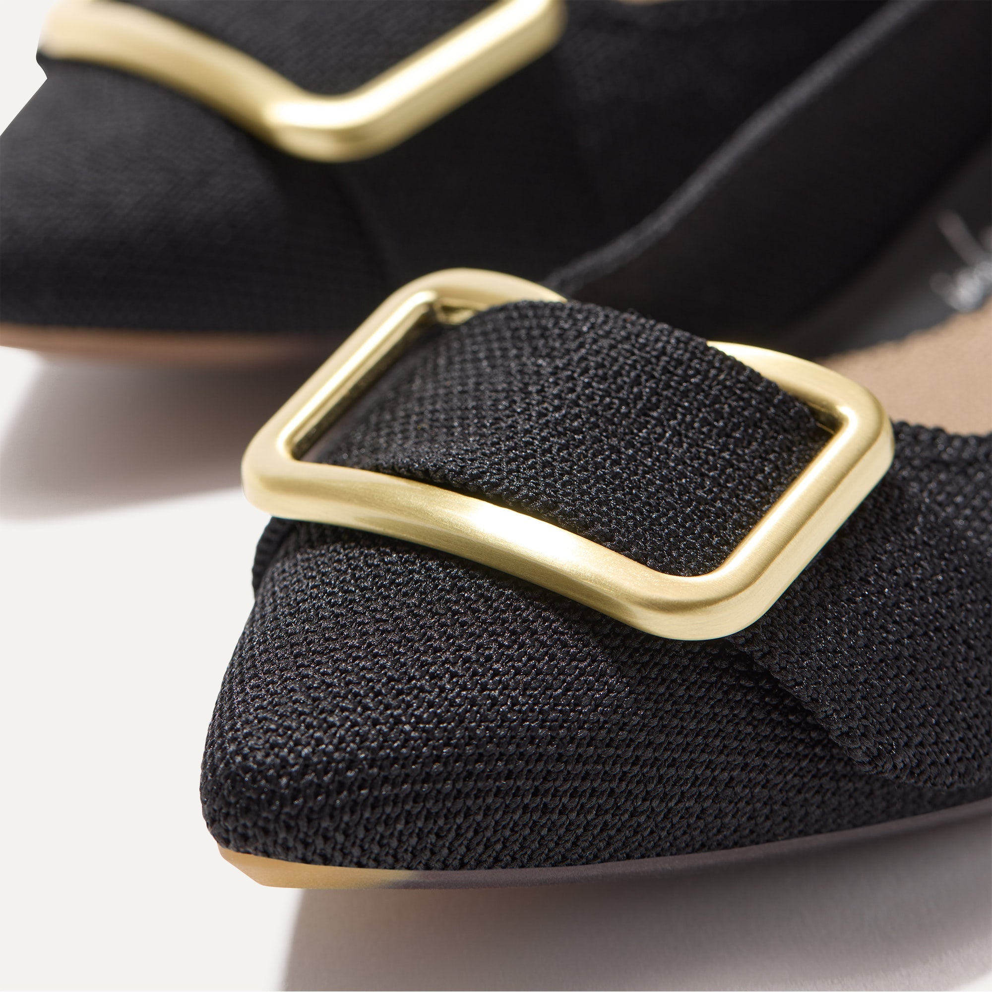 Alternative view of The Emblem Point II   Black