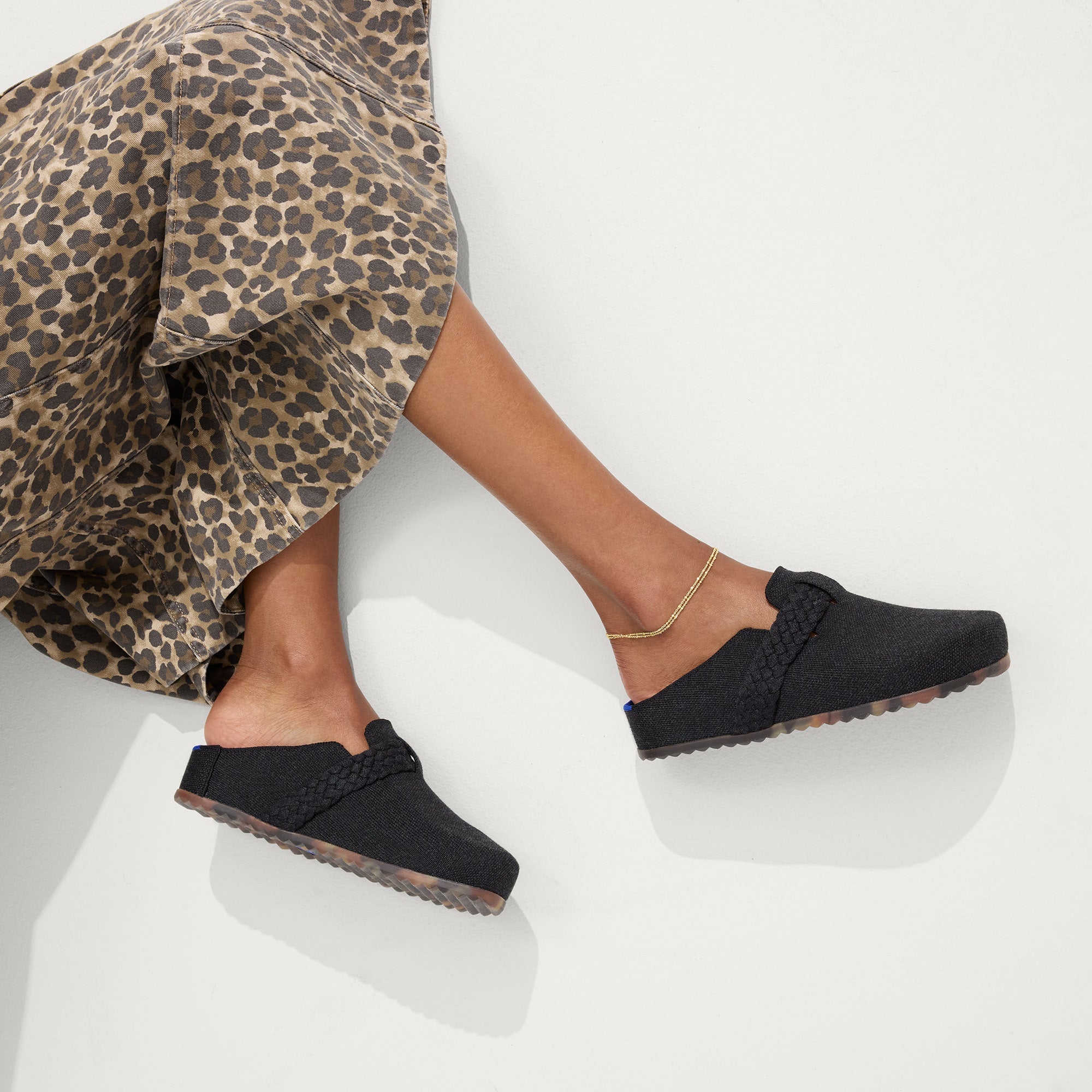 Alternative view of The Braid Clog   Black